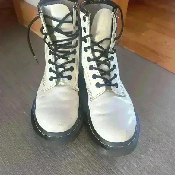 Doc Martens white leather boots size UK  4 - Picture 1 of 3